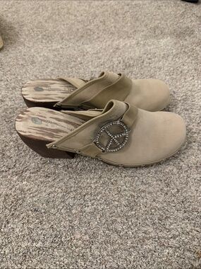 Two Lips Womens Peace sign Gem Studded Clogs/Mules 10M